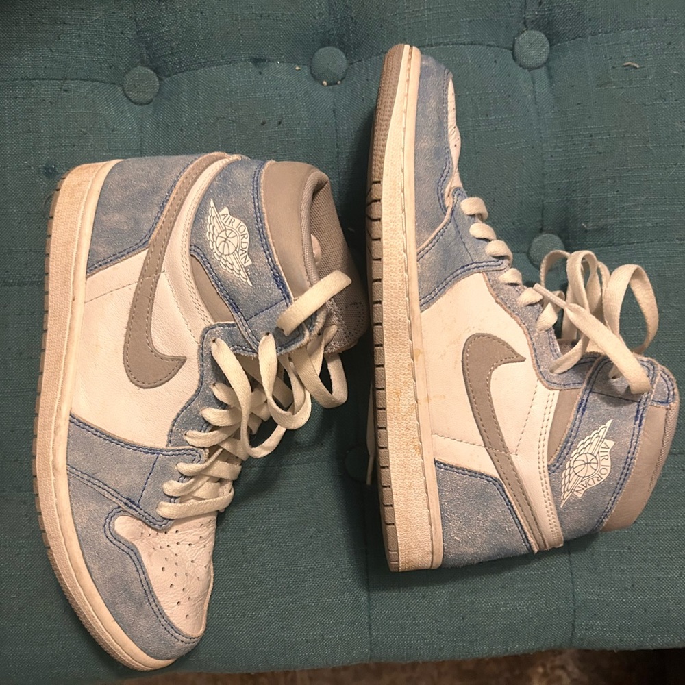 Nike Air Jordan 1 Retro High OG "Hyper Royal" High-Top Sneakers